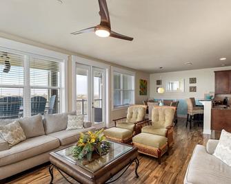 Enjoy our spacious West End Condo at the Point West resort - Jamaica Beach - Living room