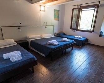 Locanda Olivi Affitta Camere - San Costanzo - Habitación