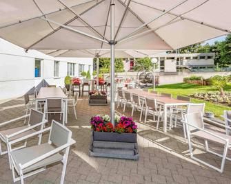 Novotel Suites Geneve Aeroport - Geneva - Patio