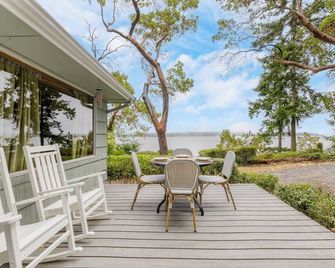 Cove Cottage By Avantstay Waterfront Vie - Coupeville - Patio