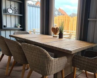 Ferienhaus-Abendsonne-Familie-Sikora - Fehmarn - Matsal