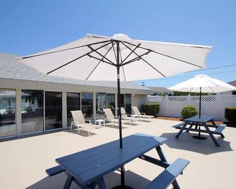 Pier 7 Condominiums - South Yarmouth - Binnenhof
