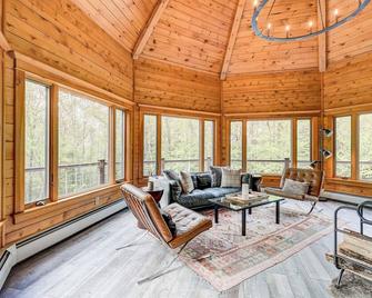True Privacy on Black Mountain, 6 Acres to explore! - 잭슨 - 거실