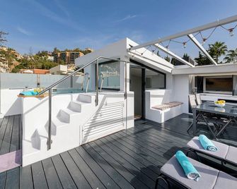 Carmen Beach House in Malaga by Solaga Holiday Homes - Málaga - Parveke