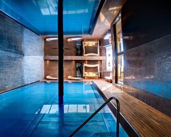 Firefly Luxury Suites - Zermatt - Pool