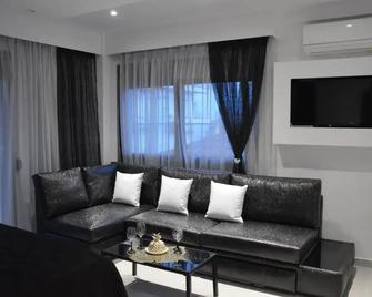 S. Luxury Princess Suite - Nea Kallikratia