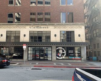 Perfectly Located Modern Apartment-Gym Access - Tulsa - Gebouw