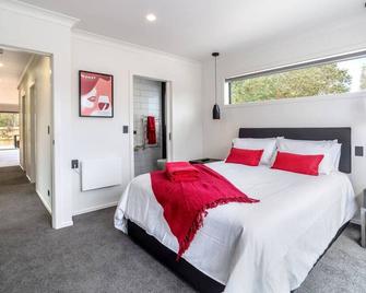 Broadway On New York - Martinborough - Bedroom