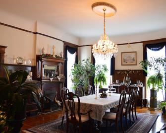 Beall Mansion An Elegant Bed & Breakfast Inn - Alton - Dining room