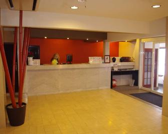 Hakuba Gondola Hotel - Hakuba - Front desk