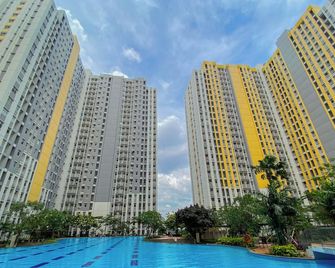 Comfort Stay 2Br At Springlake Summarecon Bekasi Apartment - Bekasi - Building