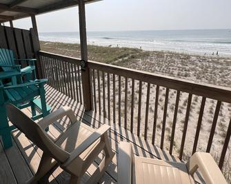 Room #311 Standard 1 King Bed Pets Yes - Topsail Beach - Balcón