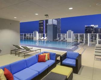 Rooftop pool highrise views - Orlando