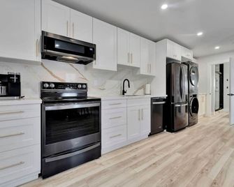 New! Luxury 1br - 5 Minutes To Port Dover Beach - Port Dover - Kitchen