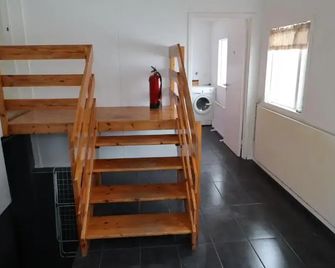 Sandhaugar Guesthouse - Laugar - Escaleras
