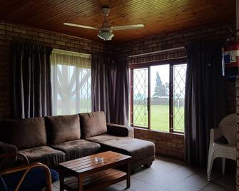 Port Edward Holiday Resort - Port Edward - Sala de estar