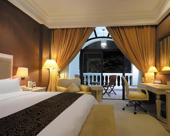 Fontana Hotel and Villas - Fontana Hot Spring Leisure Parks - Angeles City - Bedroom
