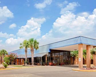 Days Inn by Wyndham Bay City - Bay City - Building