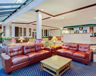 Days Inn by Wyndham Bay City - Bay City - Recepción