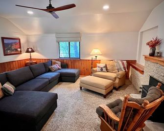 2br/2ba Cabin + Separate Loft | Walk Next Door - Provo - Living room
