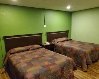 Trailway Motel - Fairview Heights - Bedroom