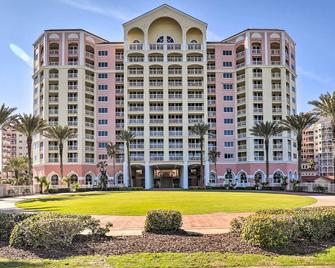 Sunny Hammock Beach Condo Balcony with Ocean Views! - Palm Coast - Edificio