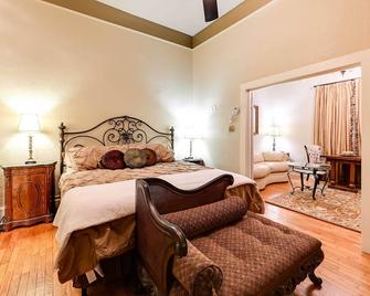 Dtwn Decatur Apt Walk to Restaurants and Shops - Decatur - Bedroom