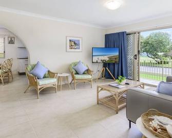 Walk to Surf Beach - Ground floor apartment - Bribie Horizons Boyd St, Woorim - Woorim - Huiskamer