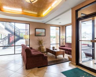 Quality Inn Alexandria - Alexandria - Lobby