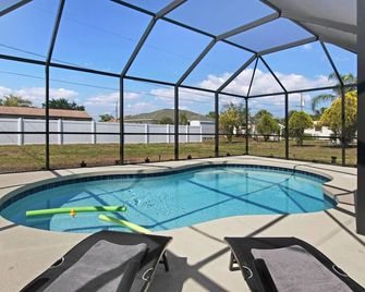 Summertime Vacation Villa in Port Charlotte Florida with heated pool - Port Charlotte - Pool