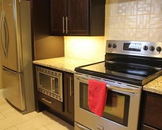 131 Cedar 5 · Luxury Studio with Full Kitchen in Downtown Kalamazoo - Kalamazoo - Kitchen