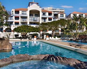 Calypso Plaza Resort Unit 462 - Penthouse style apartment Beachfront Coolangatta - Coolangatta - Pool