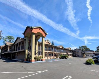 Olive Tree Inn & Suites - San Luis Obispo - Building