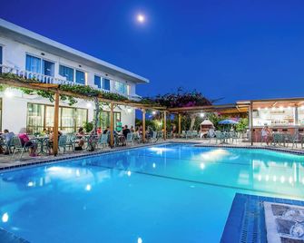 Belvita Hotel - Kolympia - Piscina