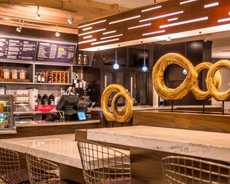 Courtyard by Marriott Detroit Farmington - Farmington - Bar