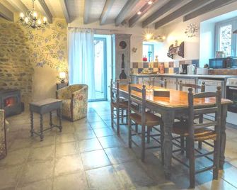 La Champillaumiere - Saint-Floret - Dining room
