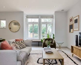 The Putney Retreat - Charming 2bdr Flat - London - Living room