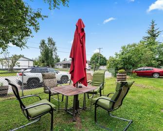 Cozy Private Room With Two Beds - Anchorage - Patio