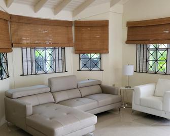 3 Bedrooms. 3 Bath includes Super Suite. Pool - Ocho Rios - Living room