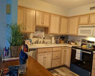Come on Down to Goat Island!\n - Summerton - Kitchen