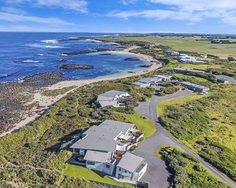 Hearns Beachside Villa 4 - Port Fairy - Outdoor view