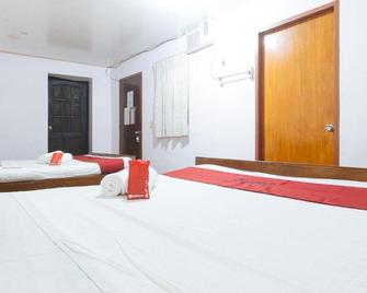 RedDoorz Hostel @ Megans Paradisio Beach Resort - San Antonio