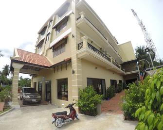 Blue Diamond Hostel - Battambang - Edificio