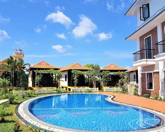 Hung Vuong Resort - Phu Quoc - Piscina