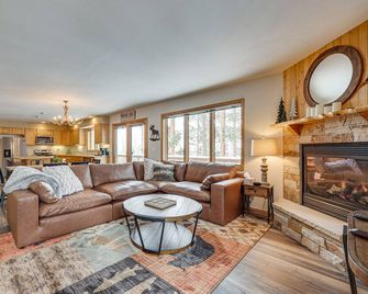 1/2 Mi to Marina: Grand Lake Getaway! - Grand Lake - Wohnzimmer