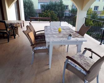 Sea Breeze Mountain Villa - Ozankoy - Patio