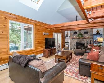 Riverfront home on the Saco River with a hot tub, close to everything. - Conway - Stue