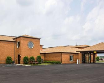 Quality Inn - Clarion - Building
