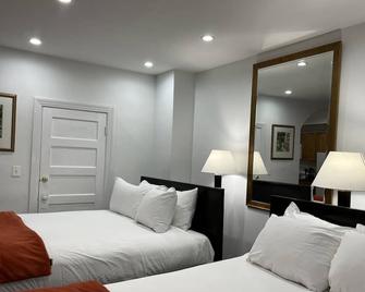 Downtown 2 Bdrm 2.5 Miles Frm City's Center Metro Public Paid Garage Parking - Washington, D.C. - Bedroom