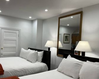 Gorgeous 1 Bdrm 1Den 2queens and full bed - METRO Supermarkets - Washington D. C. - Habitación